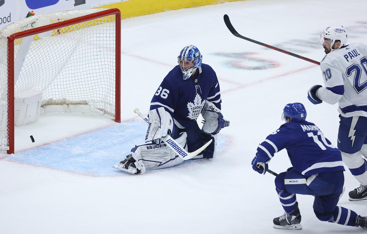 Alors que les camps d’entraînement de la LNH ouvrent, le tandem de gardiens des Leafs est en tête de la liste des questions brûlantes dans la ligue