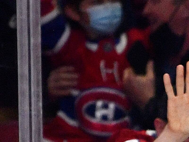 Cole Caufield marque avec un plomb!