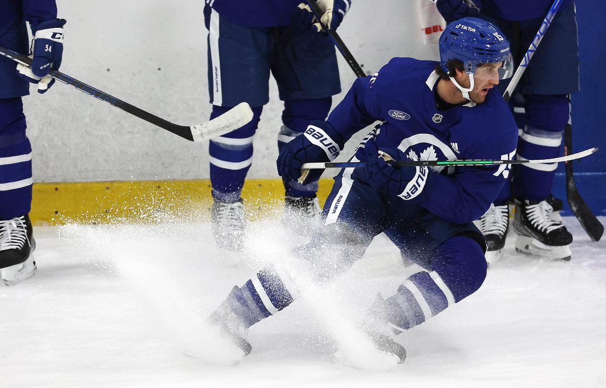 Dave Feschuk : Chèvre. Un appât à échanger. Le polyvalent Leaf Alex Kerfoot est un survivant, et peut-être une partie de la solution