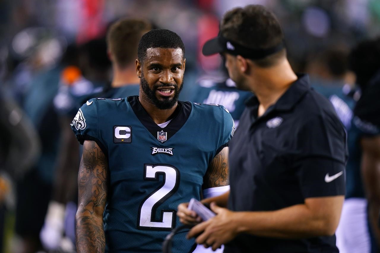 Eagles QB Hurts brille devant les MVPs Harden, Harper