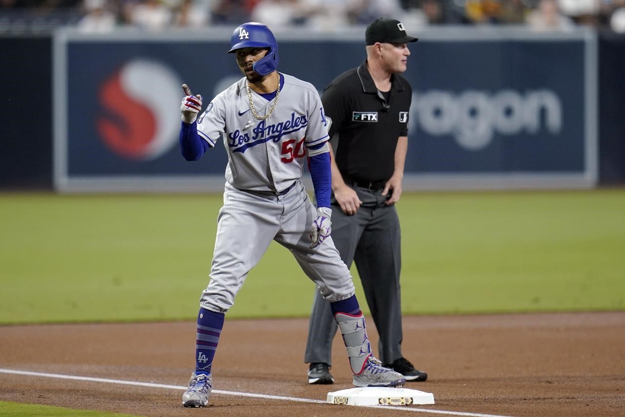Freeman has RBI single in 10th, gives Dodgers 107th win