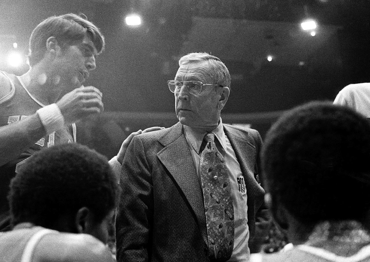 Greg Lee, garde d’UCLA sous l’entraîneur John Wooden, décède à 70 ans