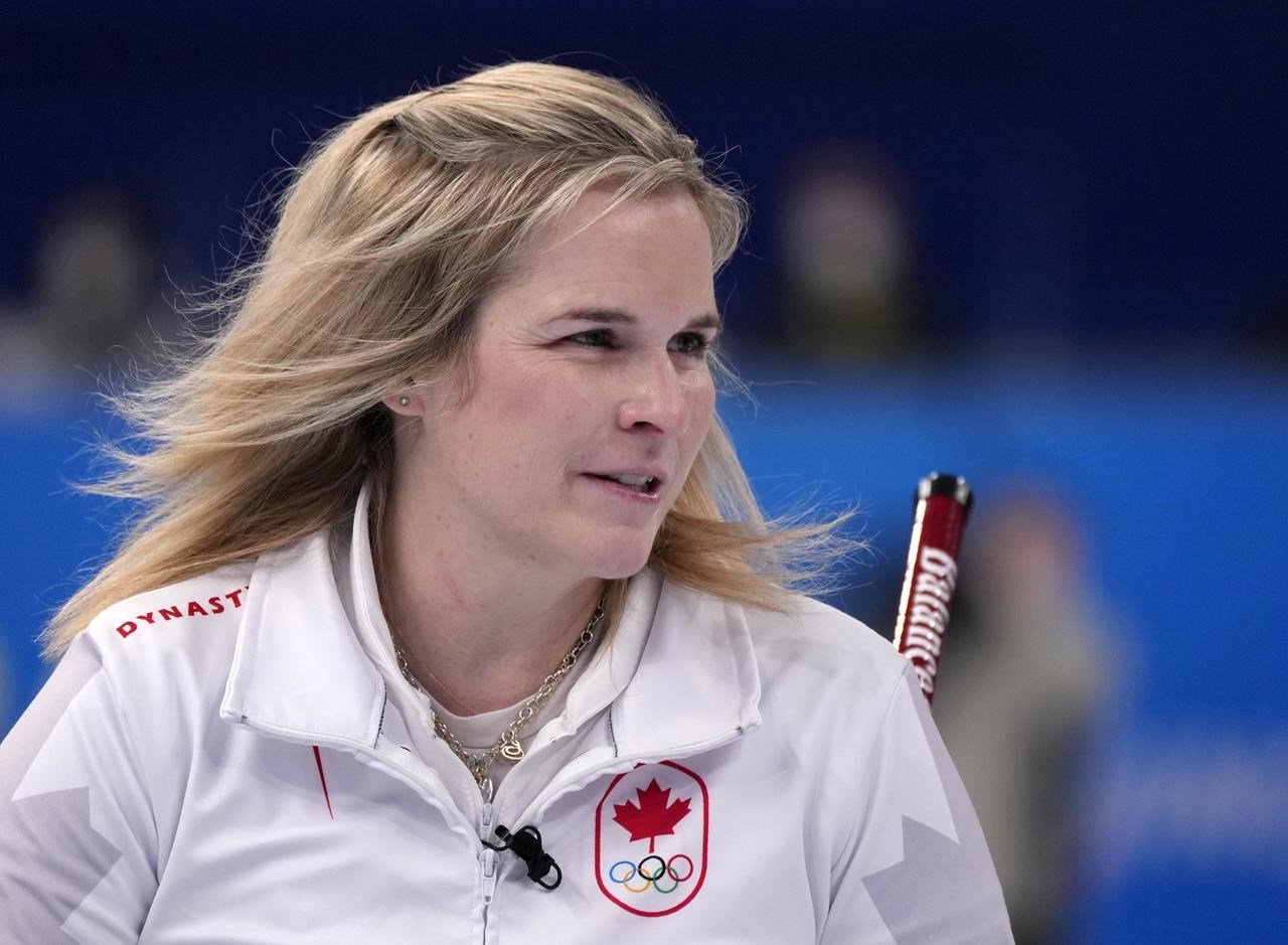 Jennifer Jones remporte le premier match avec son équipe new-look au PointsBet Invitational