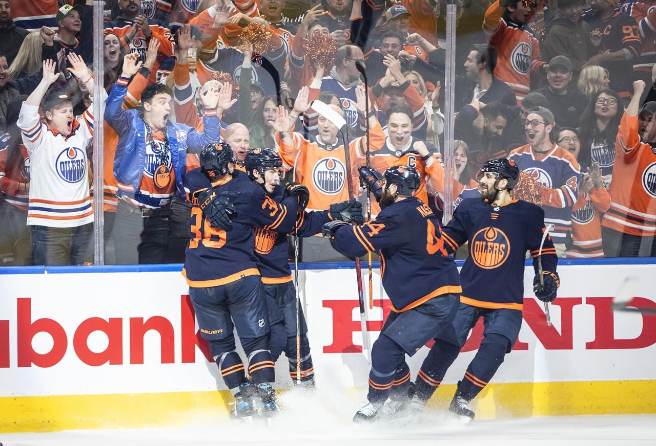 La recrue des Oilers d’Edmonton Dylan Holloway reçoit des éloges pour son jeu de pré-saison