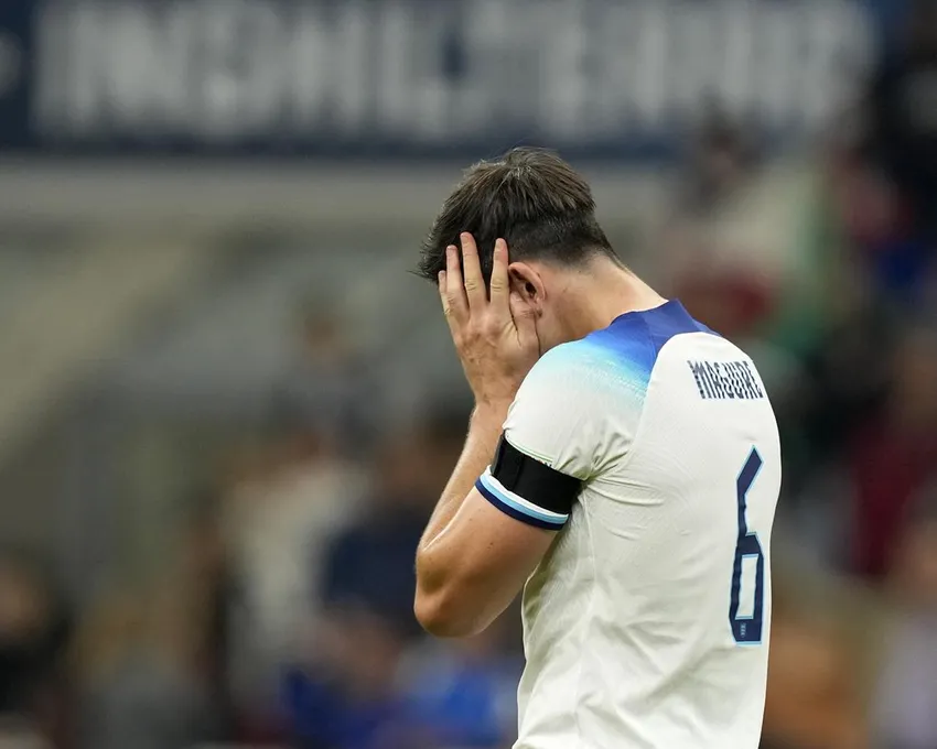 Harry Maguire, de l'Angleterre, réagit à la fin du match de football de l'UEFA Nations League entre l'Italie et l'Angleterre au stade San Siro, à Milan, en Italie, vendredi 23 septembre 2022.