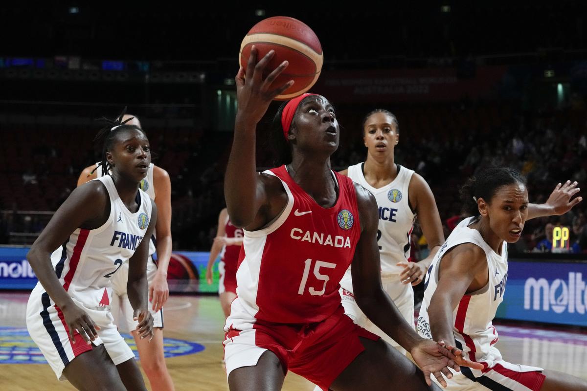 Le Canada s’ajuste à la volée lors de la victoire de la Coupe du monde FIBA contre la France