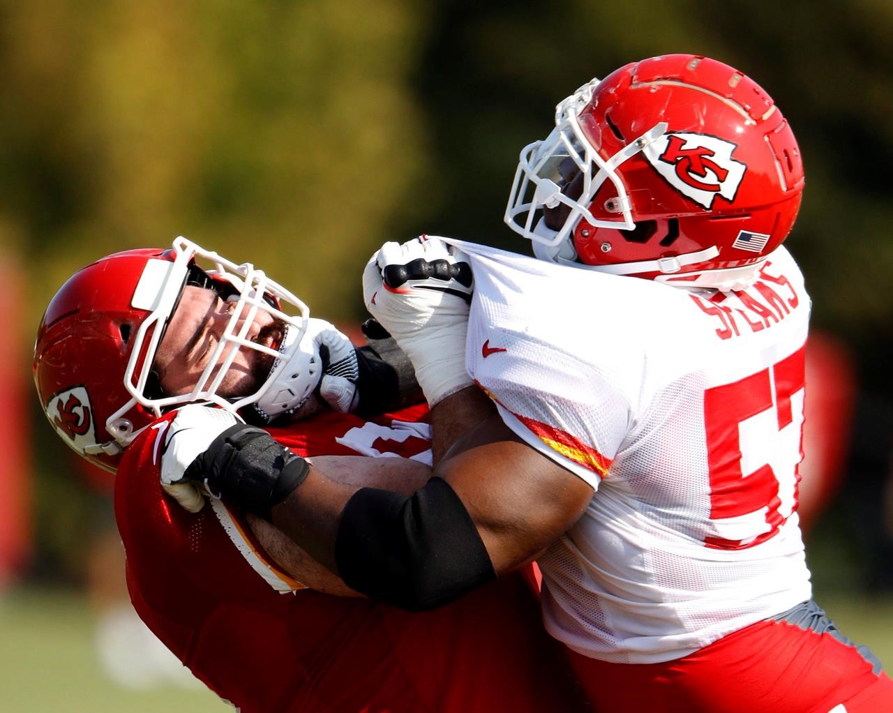 Le joueur de ligne offensive canadien Ryan Hunter capte rapidement l’offensive des Argos