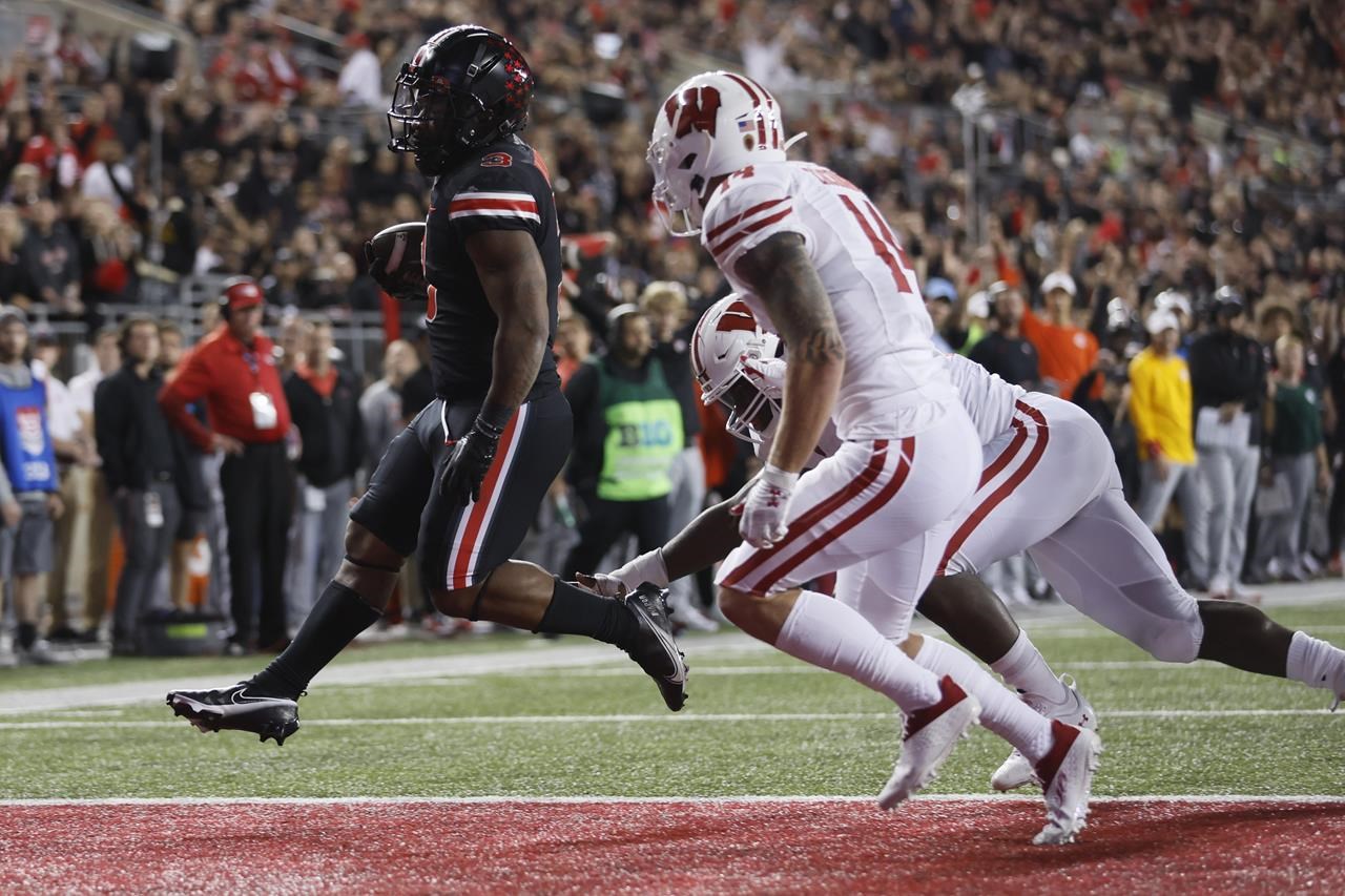 Les Buckeyes (n°3) marquent tôt et souvent, enterrent le Wisconsin 52-21