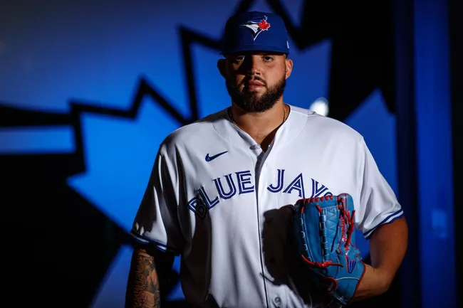 Les deux facettes de l’as des Blue Jays Alek Manoah – et pourquoi il atteint la gloire du baseball au bon moment