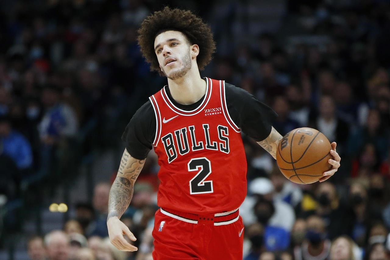 Lonzo Ball des Bulls se fera opérer du genou et manquera le début de la saison