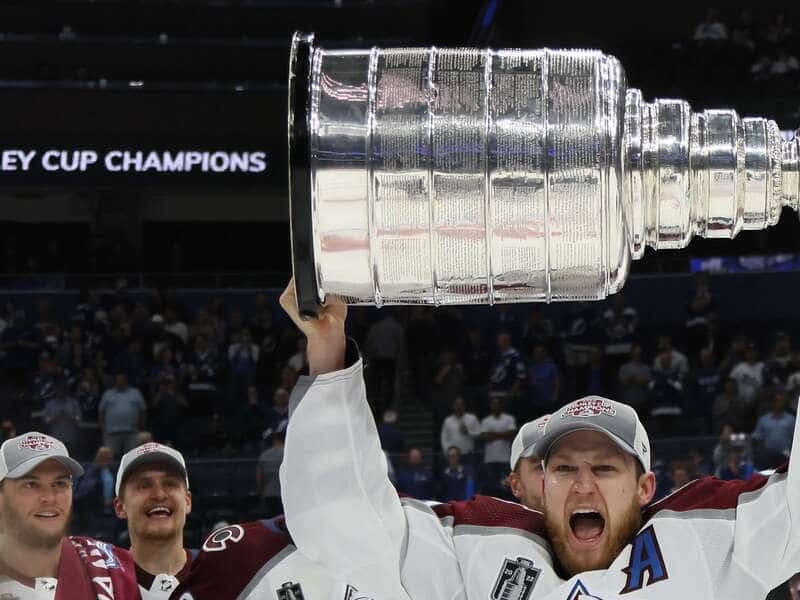 MacKinnon devient le joueur le mieux payé