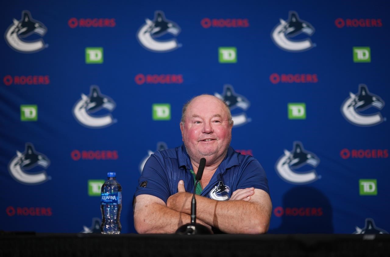 Ne pas faire les séries éliminatoires serait “un désastre” pour les Canucks : entraîneur