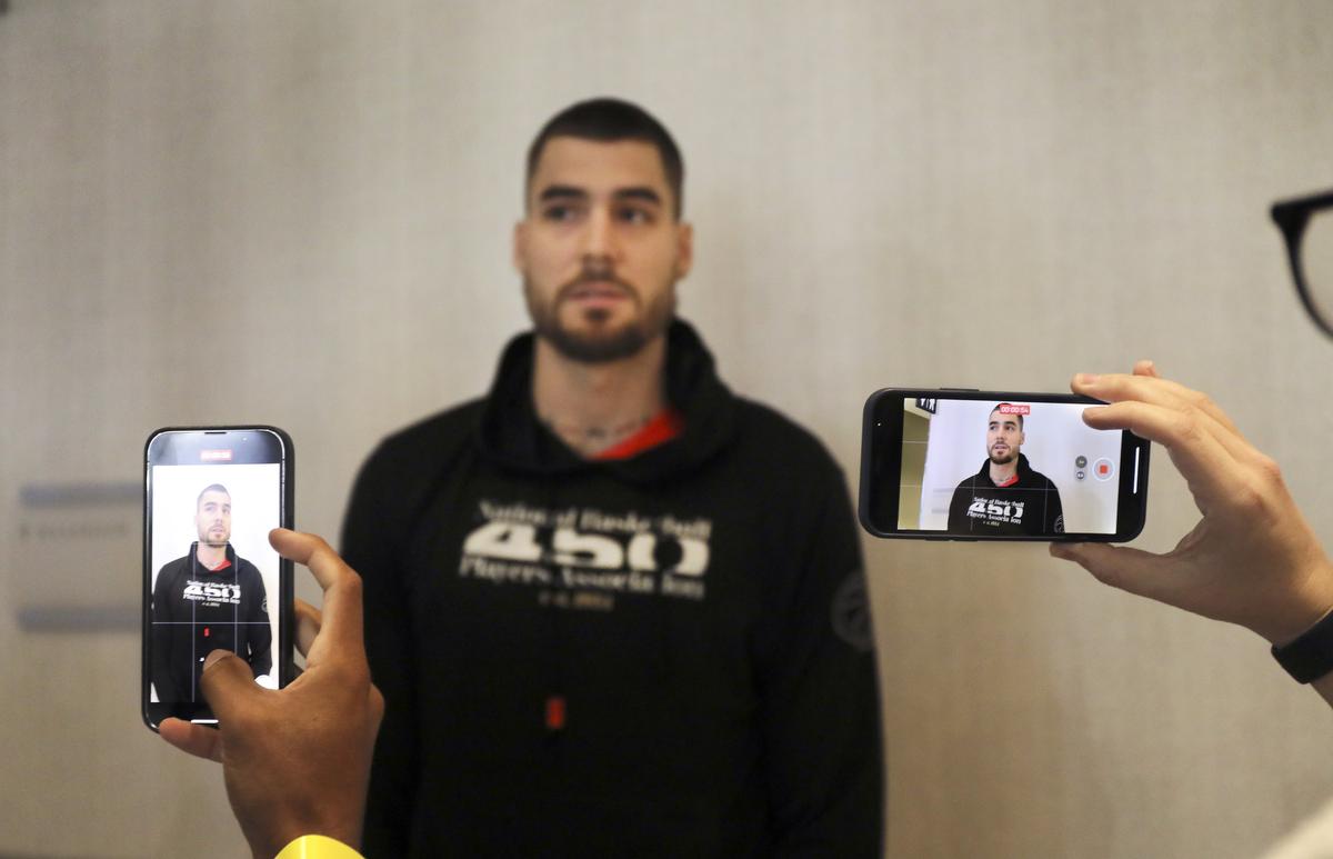 Qui a passé un meilleur été que le nouveau Raptor Juancho (Bo Cruz) Hernangómez ? Peut-être personne