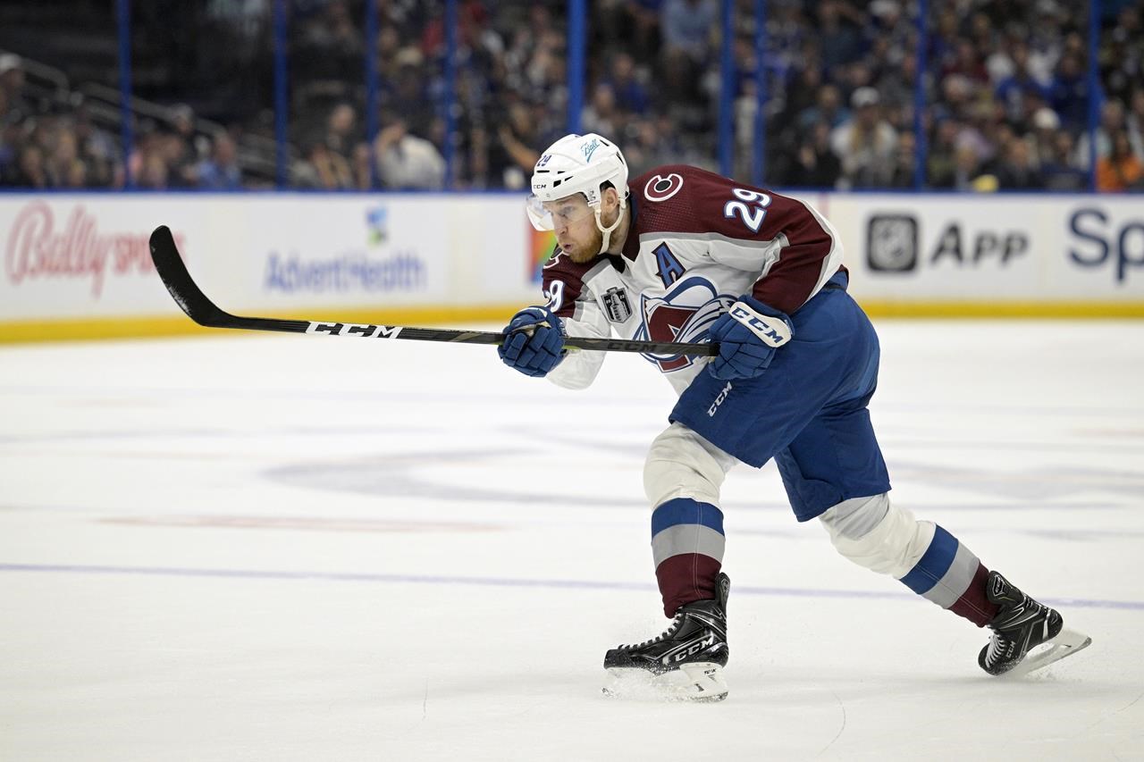 Source AP : MacKinnon signe un contrat de 8 ans, le plus haut salaire de la LNH