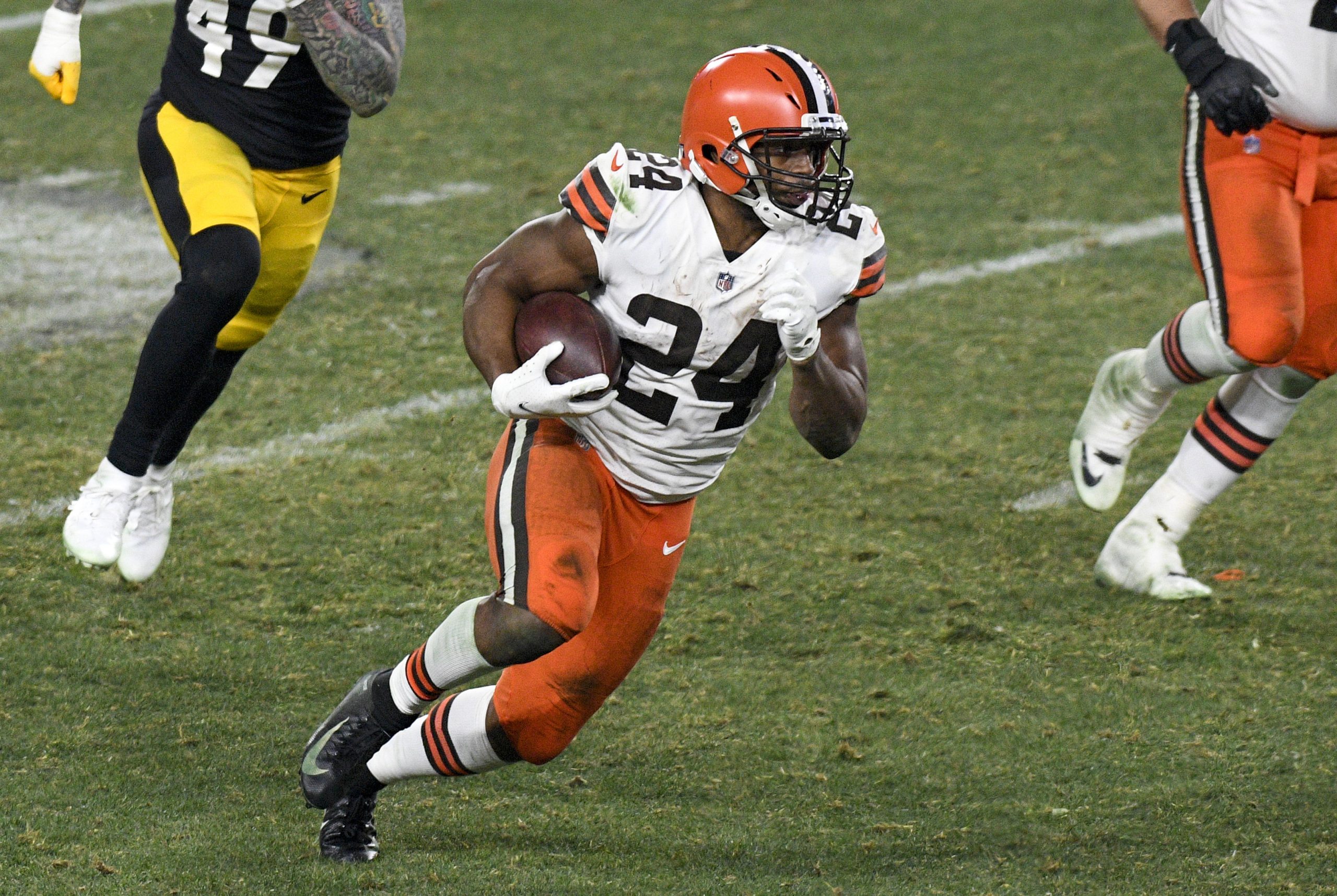 Steelers vs. Browns Week 3 prop picks : Pariez sur les gros matchs de Chubb et Freiermuth