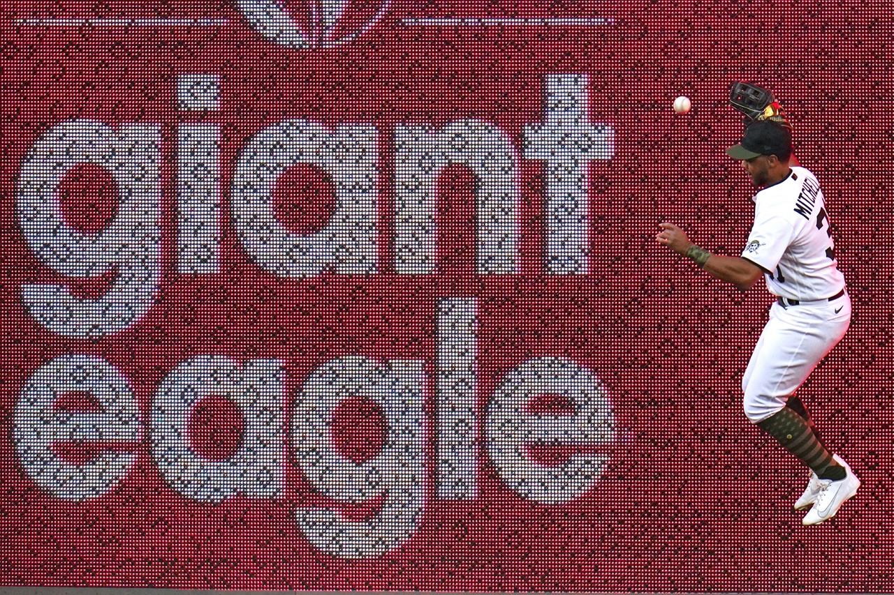 Suwinski double keys 4-run 7th, Pirates beat Reds 8-3