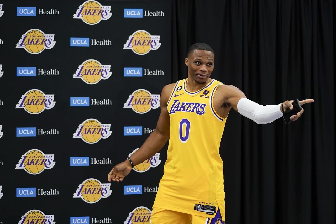 Westbrook de retour chez les Lakers après une intersaison de rumeurs d’échange