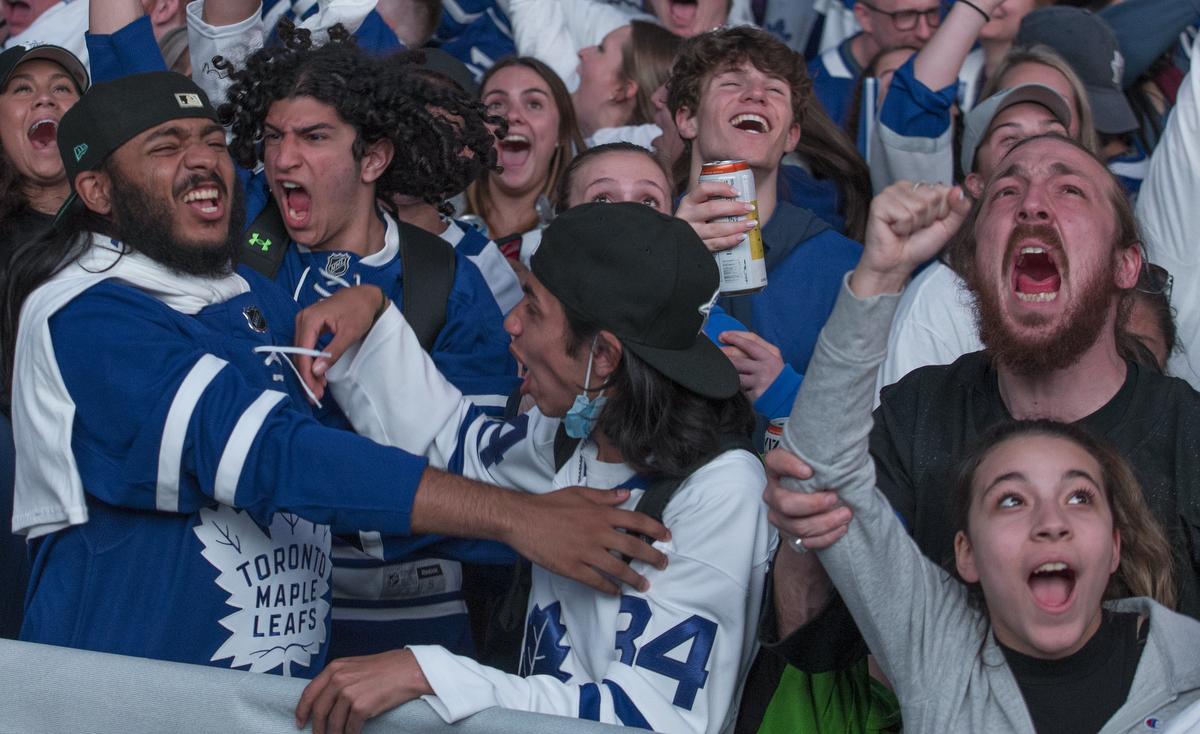 13 Musings : La hype des Leafs, les questions idiotes et la faille du cap salarial qu’aucune équipe ne touchera