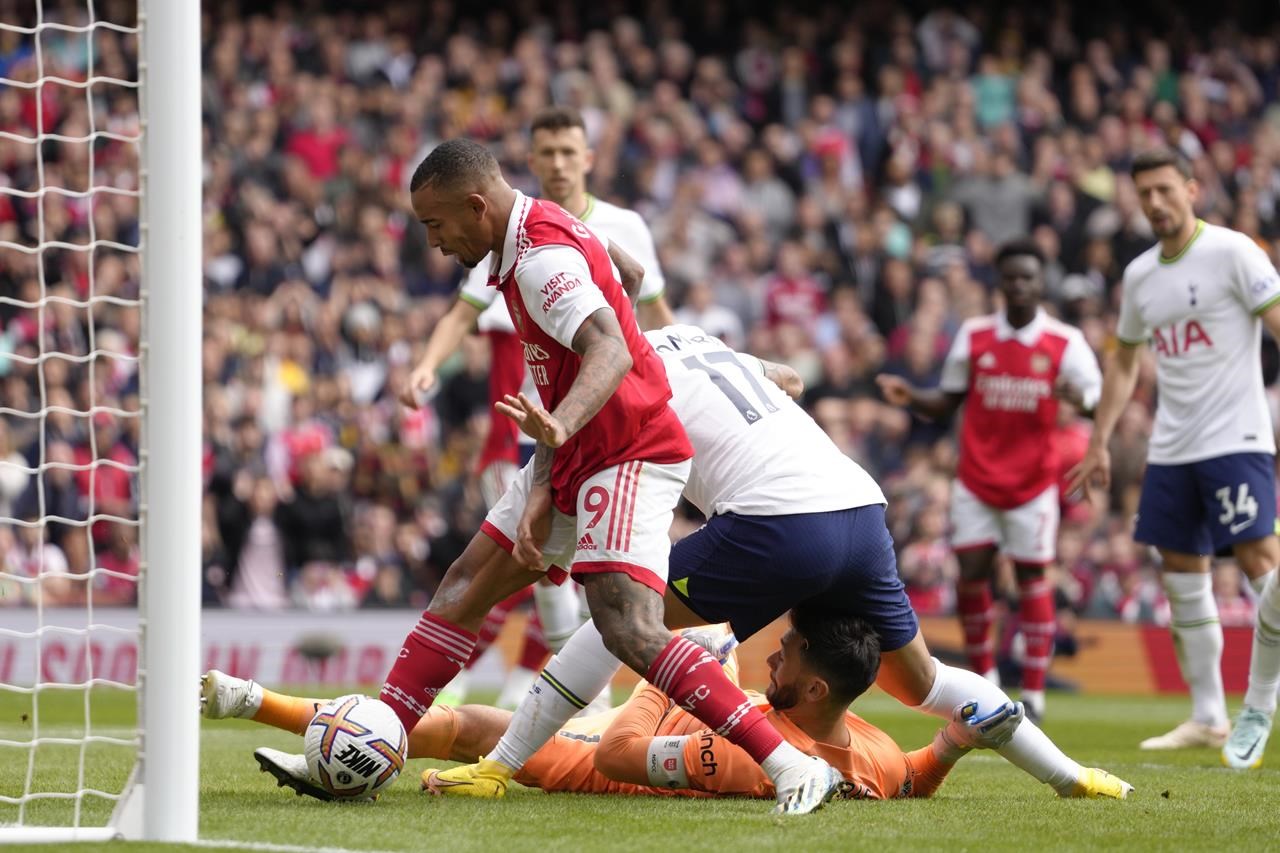 Arsenal beats 10-man Tottenham 3-1 to stay atop EPL table