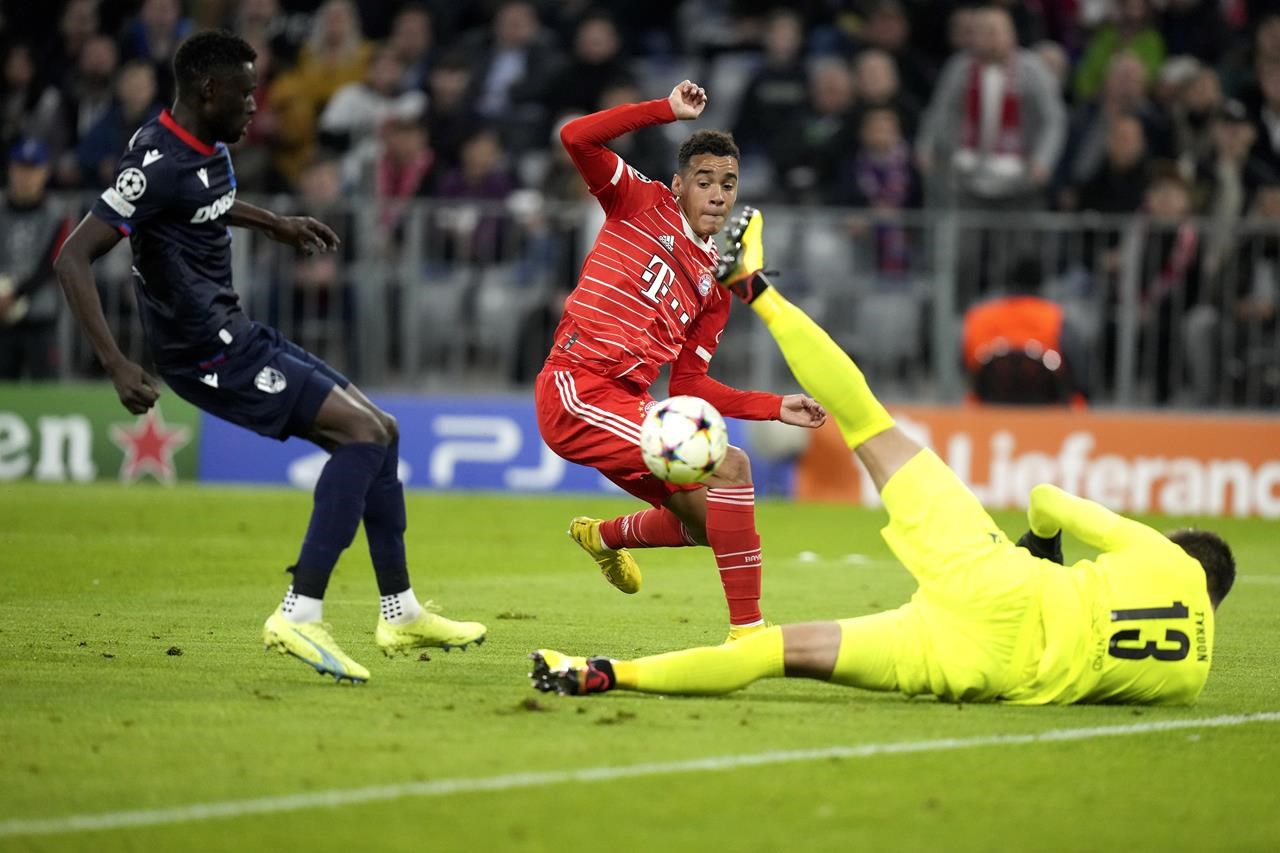 Bayern routs Plzeň 5-0 to set CL group-stage unbeaten record
