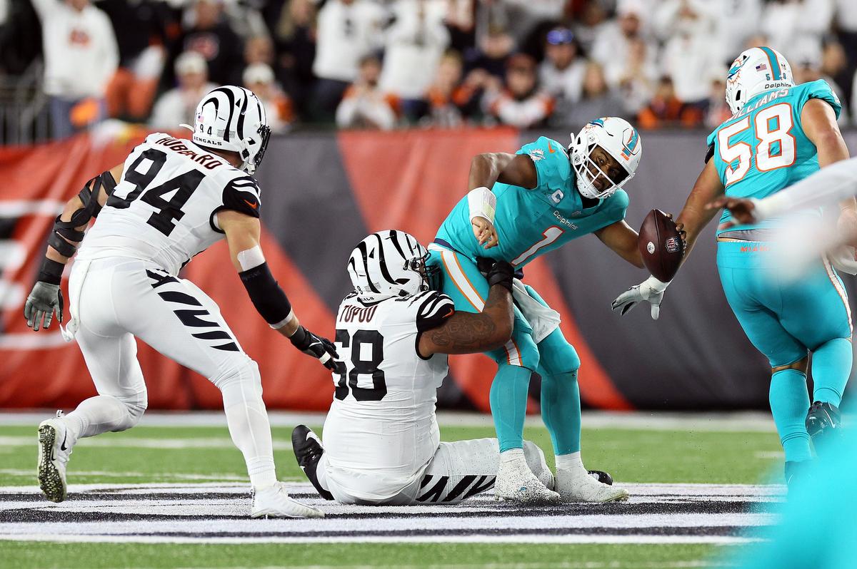 Bruce Arthur : La blessure de Tua Tagovailoa est un rappel pour tout le monde : C’est du football