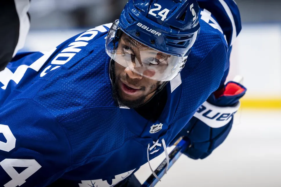 Le vétéran Wayne Simmonds est dans une lutte acharnée pour une place parmi les six derniers attaquants des Leafs : 