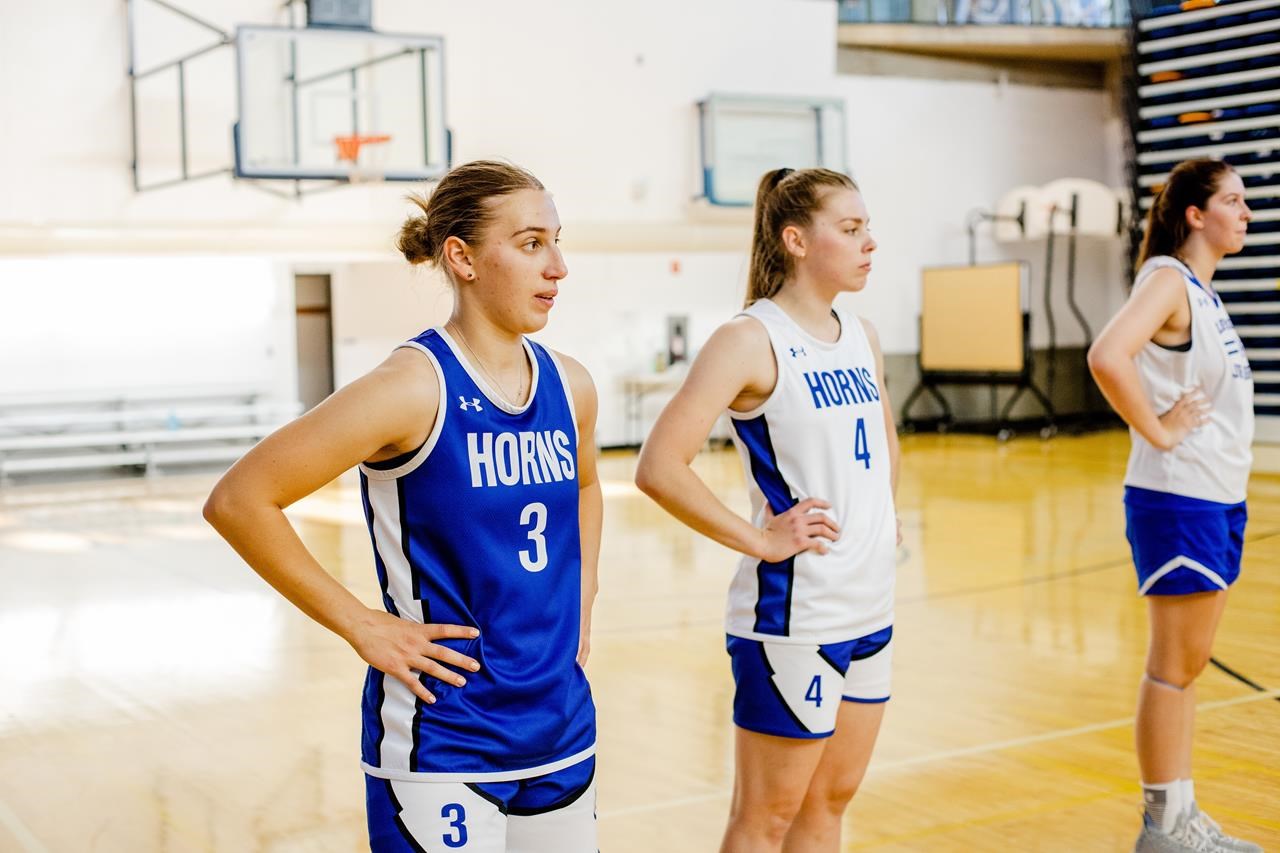Des basketteurs fuyant l’Ukraine trouvent un foyer avec les Pronghorns de l’Université de Lethbridge
