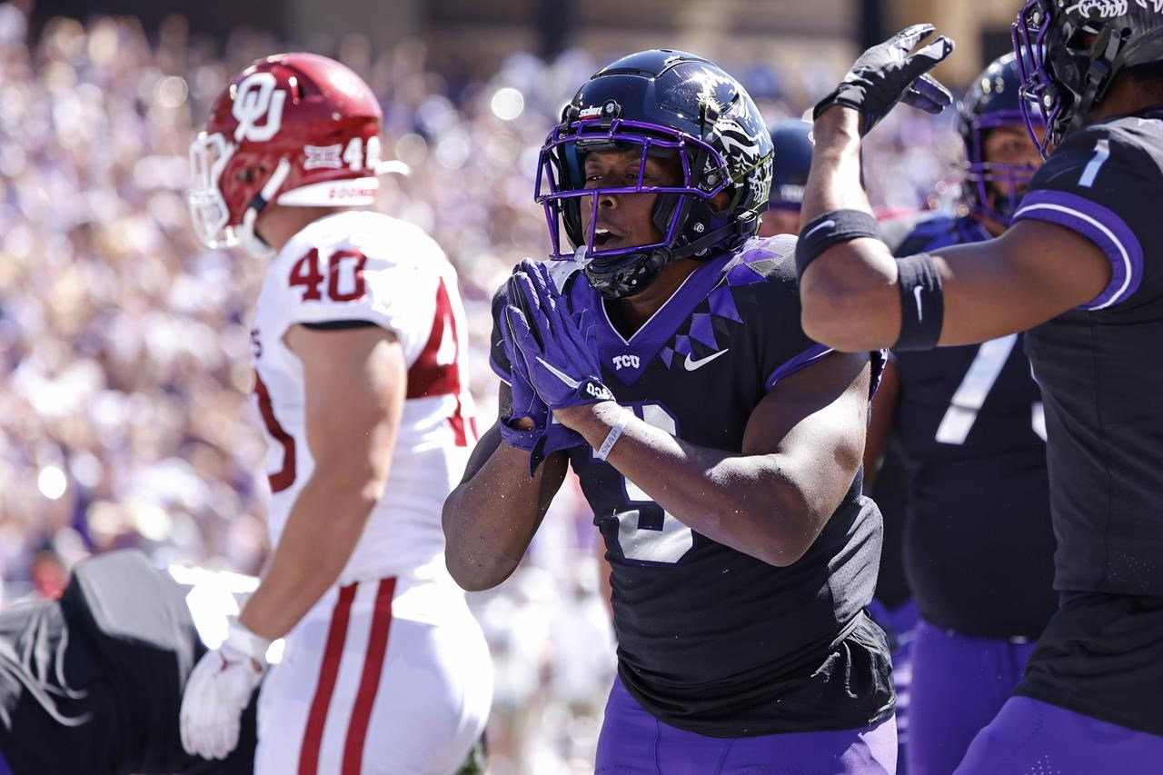 Duggan et TCU battent le n°18 Oklahoma 55-24 alors que Gabriel se blesse