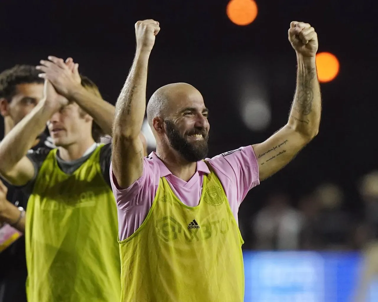 Higuain marque 2 buts pour aider Miami à décrocher une place en playoffs