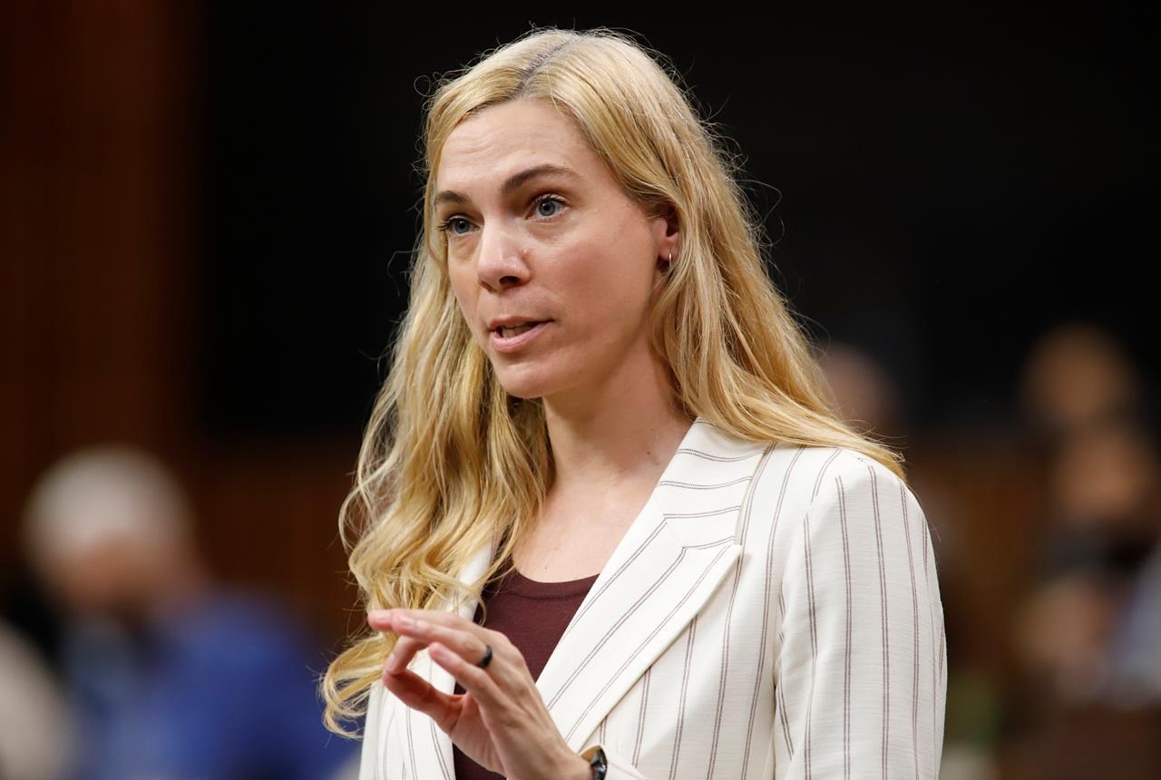 Hockey Canada manque de transparence, a besoin d’un nouveau leadership : ministre des Sports