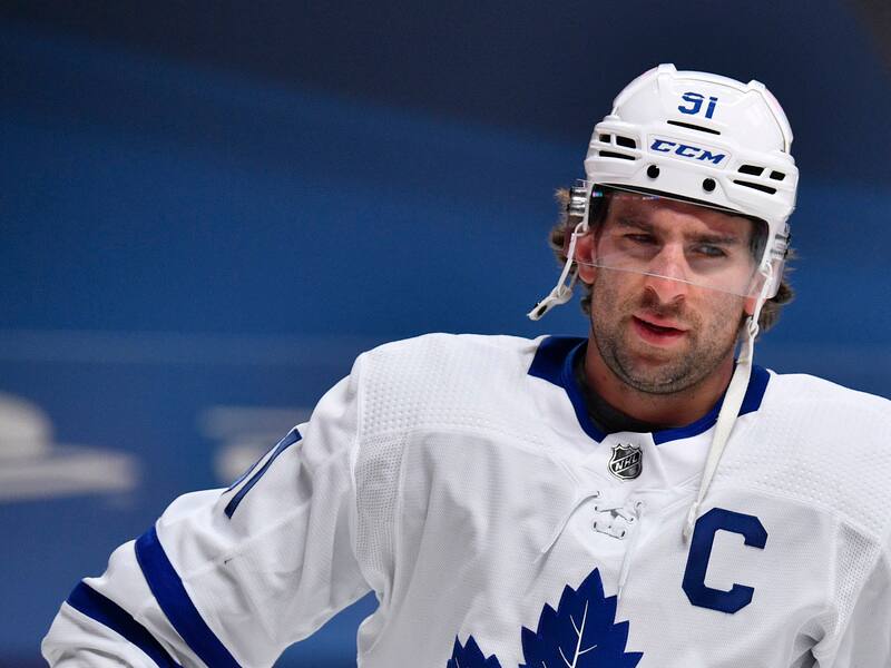 John Tavares fait de petits progrès