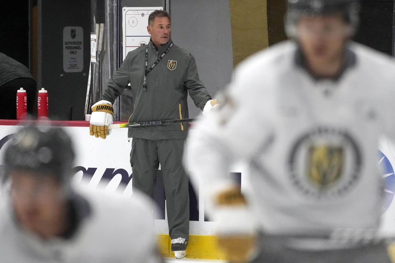 Le carrousel des entraîneurs laisse 10 équipes de la LNH avec un nouveau visage sur le banc