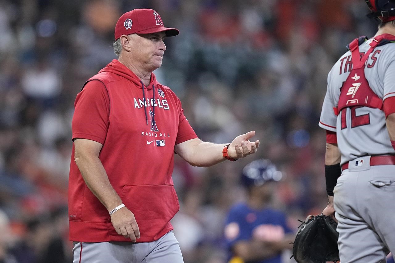 Les Angels gardent Phil Nevin comme manager pour 2023 sur un contrat d’un an