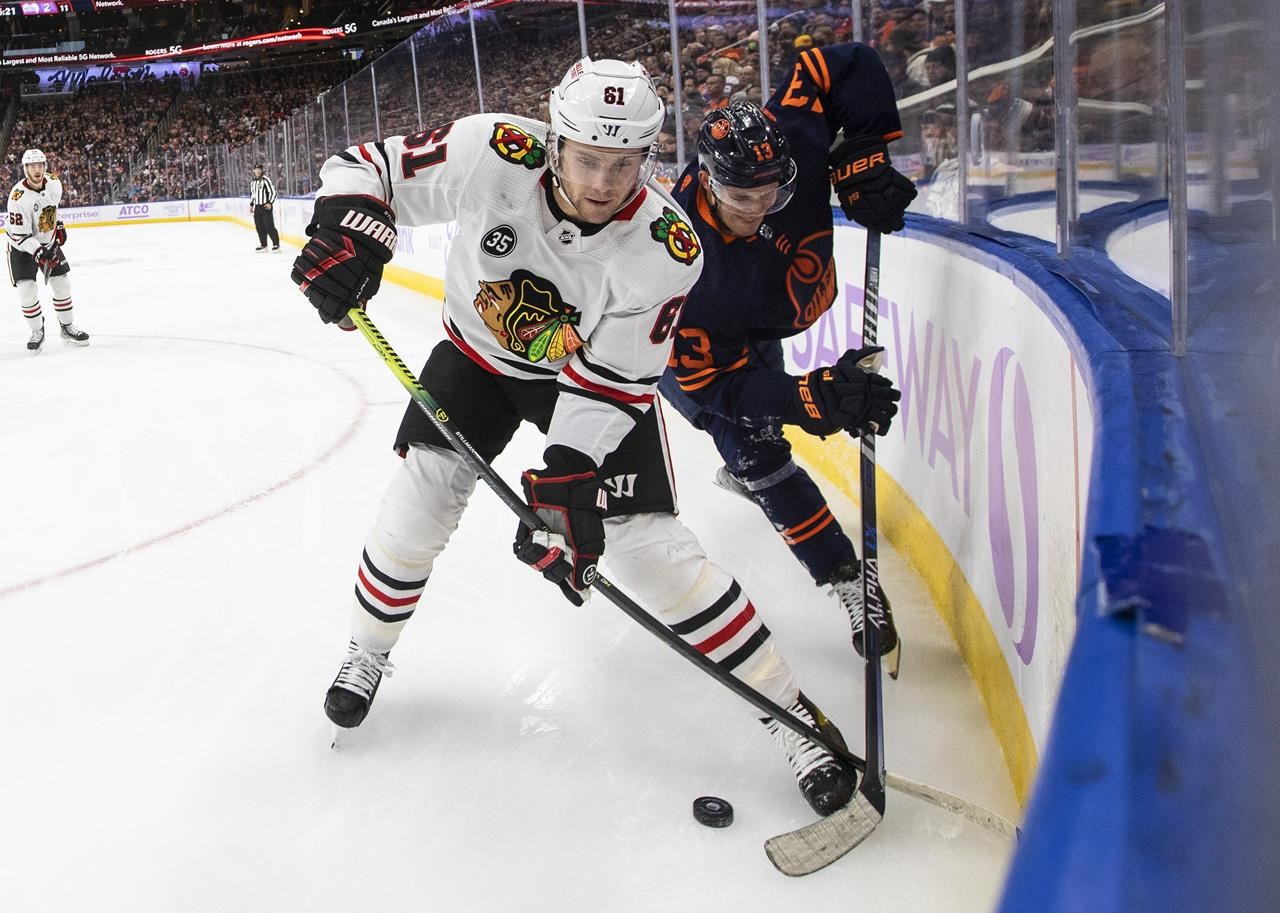 Les Canucks expédient Dickinson et un choix de repêchage aux ‘Hawks pour Stillman