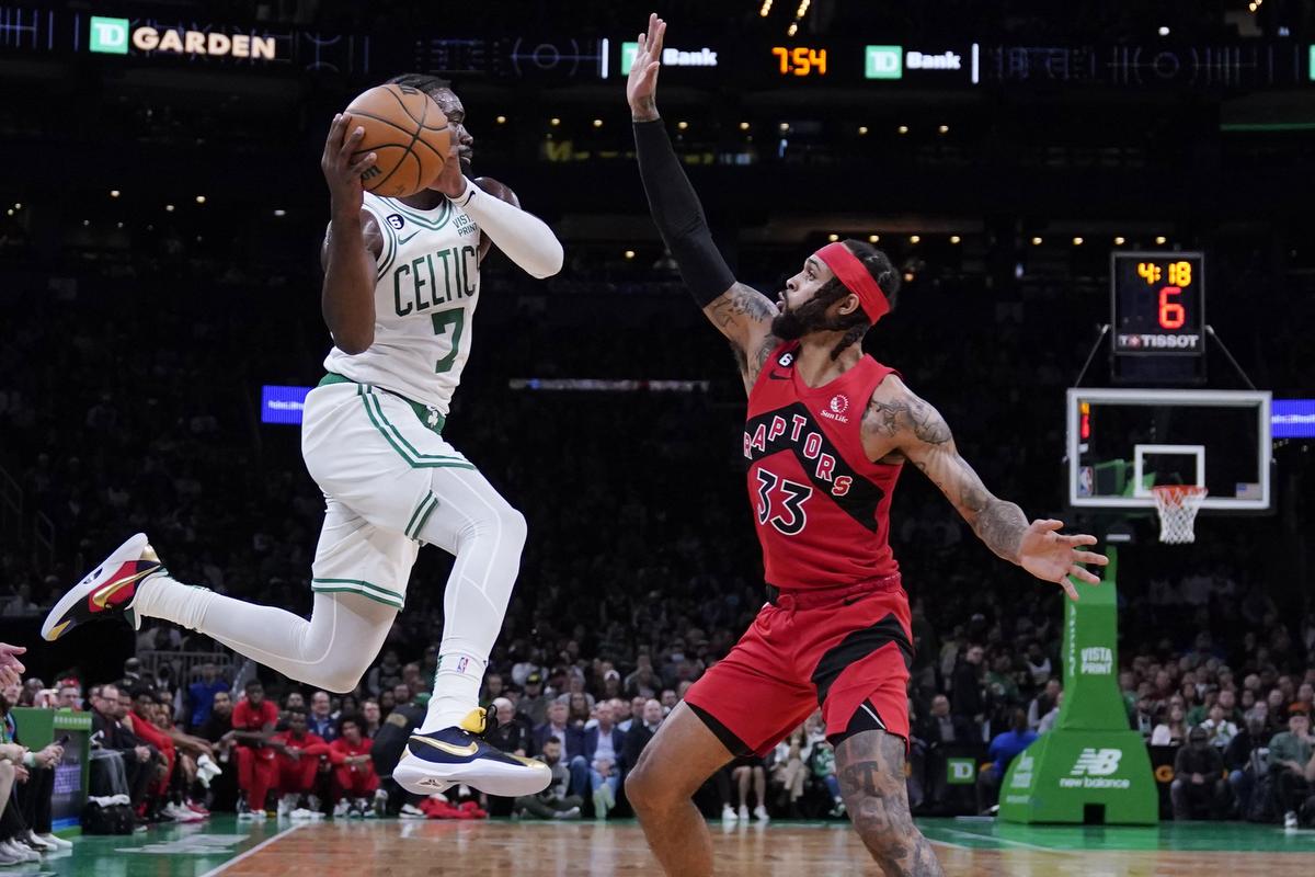 Les Raptors puisent dans leur banc, se rallient pour battre les Celtics en prolongation