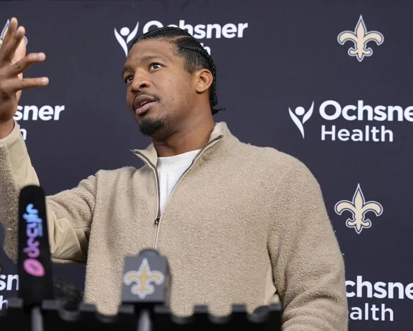 Le quarterback des New Orleans Saints, Jameis Winston, s'exprime lors d'une conférence de presse de la NFL à Londres, mercredi 28 septembre 2022, avant le match de la NFL contre les Minnesota Vikings au stade Tottenham Hotspur dimanche.