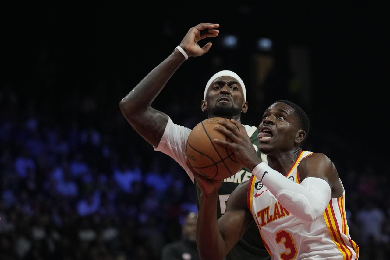 Murray a marqué 25 points pour mener les Hawks contre les Bucks à Abu Dhabi