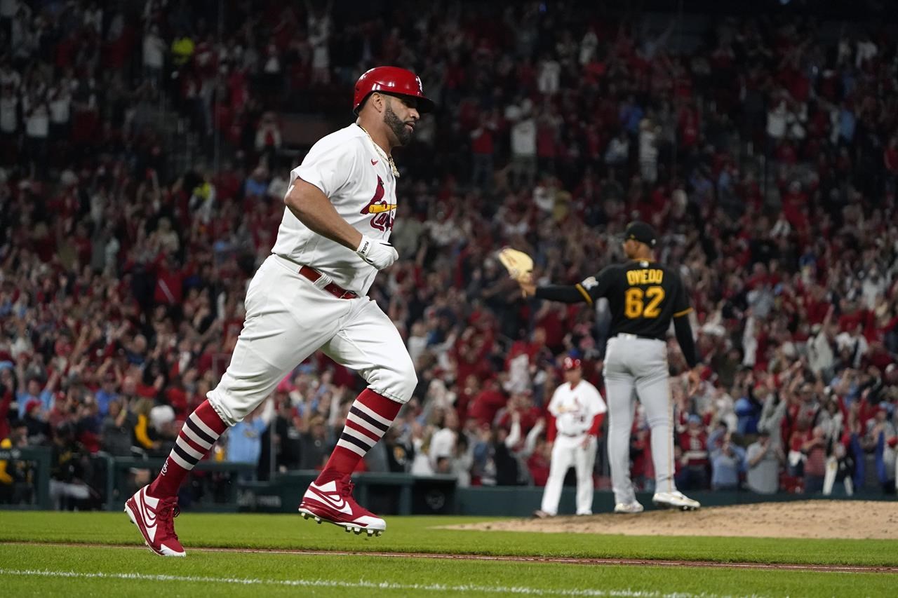 Pujols frappe son 701e home run en carrière, il fait la connexion pour les Cardinals
