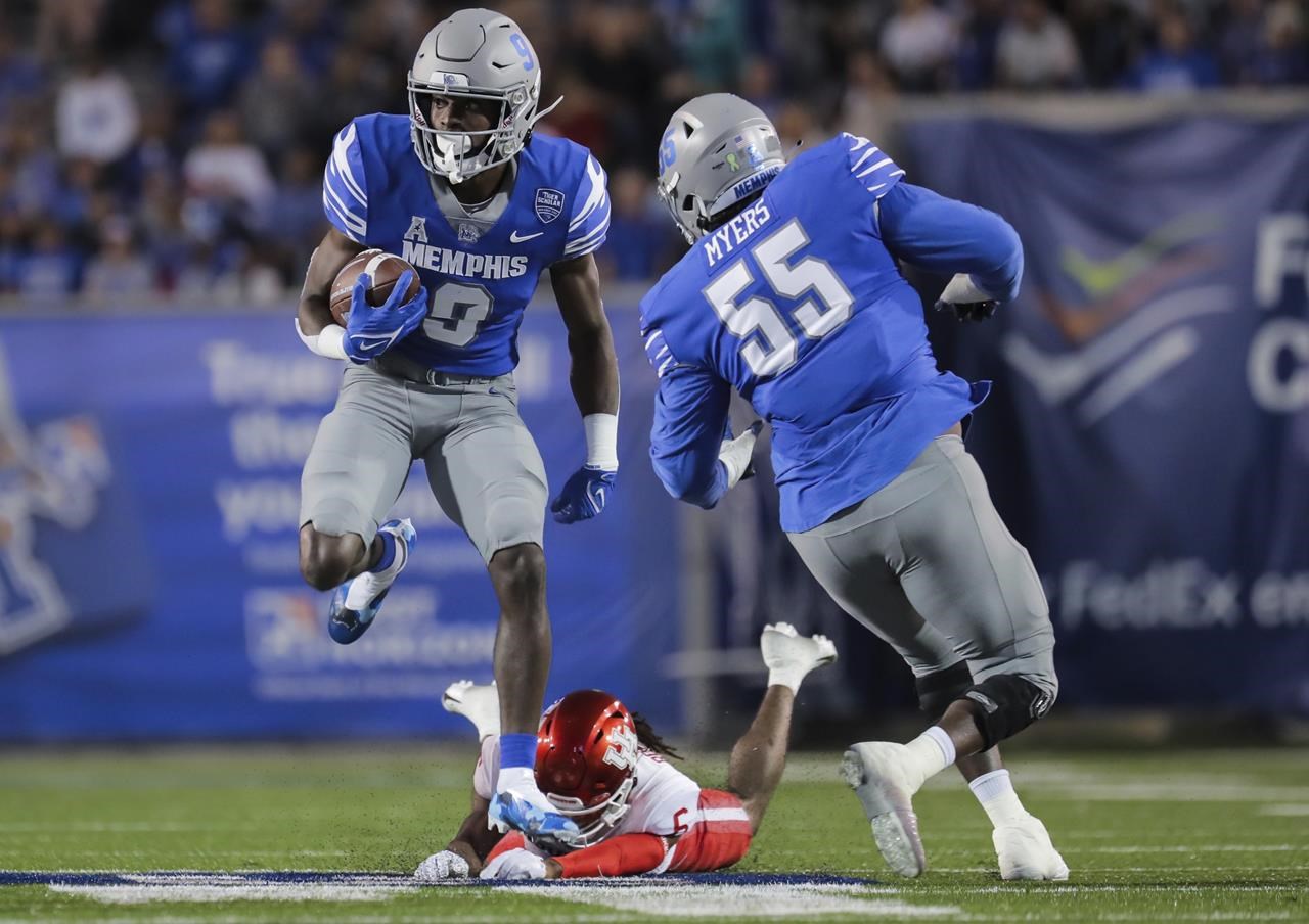 Tune throws 2 TD passes late, Houston stuns Memphis 33-32