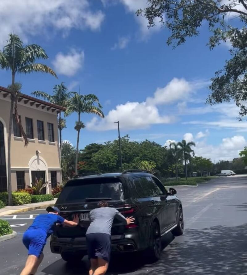 Ces deux gardiens de la LNH sâentraÃ®nent en poussant des voitures dans la rue – TVA Sports