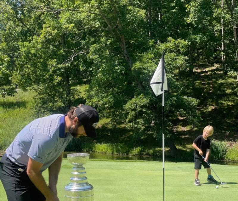 La coupe Stanley… sur un terrain de golf – TVA Sports