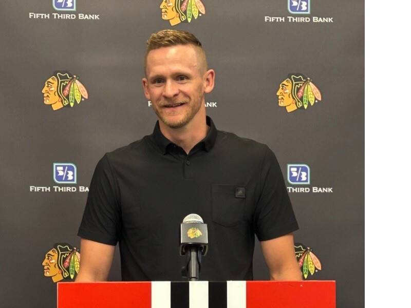 Un design douteux pour le lutrin des Blackhawks – TVA Sports