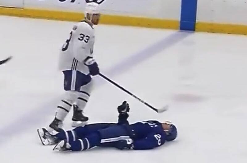 Un espoir des Leafs sonnÃ© par une mise en Ã©chec dangereuse – TVA Sports