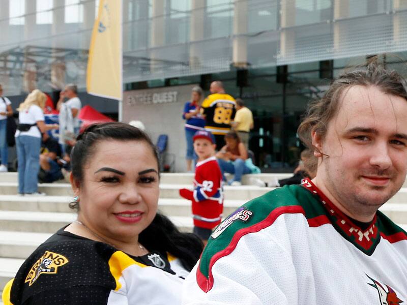 Amalea Padron, Marc Antoine Perron et Michel Perron de Baie-Saint-Paul, Ambiance Tailgate Place Jean-Beliveau, Pro-Am Gagne-Bergeron 2023, Centre Videotron, Quebec, 10 aout 2023, Photo PASCAL HUOT / AGENCE QMI