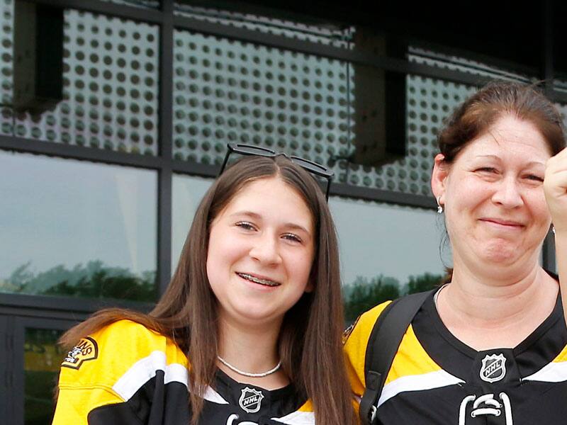 Â«Patrice, Patrice, Patrice!Â»: Bergeron accueilli en hÃ©ros au Centre VidÃ©otron – TVA Sports