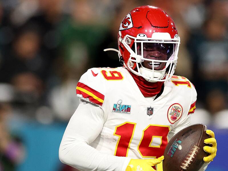 Ã voir : les partisans des Chiefs sâen prennent indirectement Ã  ce receveur – TVA Sports