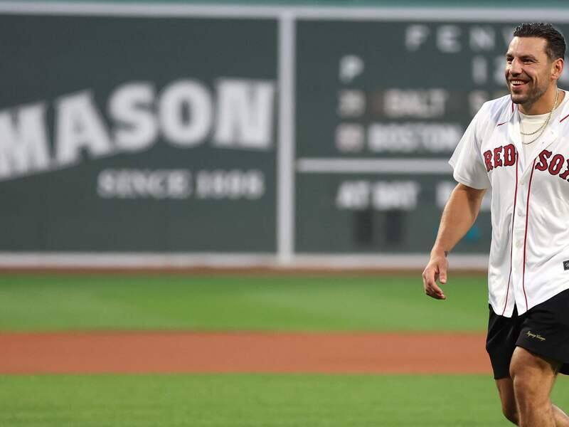 Ã voir : Milan Lucic chaudement applaudi au Fenway Park – TVA Sports
