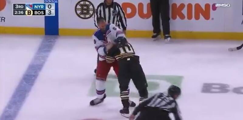 Ã VOIR: un furieux combat entre Ben Harpur et A.J. Greer – TVA Sports