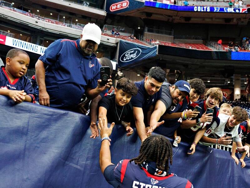 Ã voir: une bagarre Ã©clate entre partisans des Texans – TVA Sports