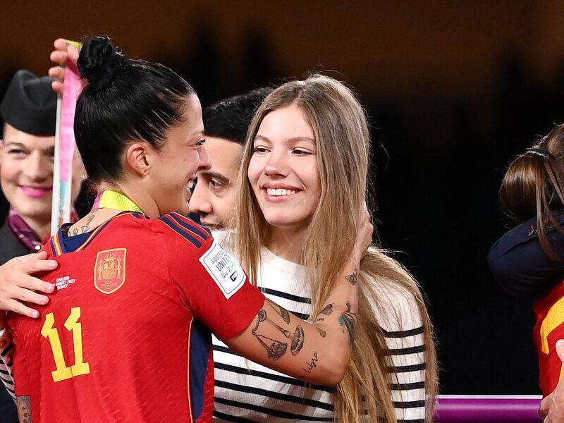 Baiser forcÃ©: la FÃ©dÃ©ration espagnole Â«demande pardonÂ» – TVA Sports